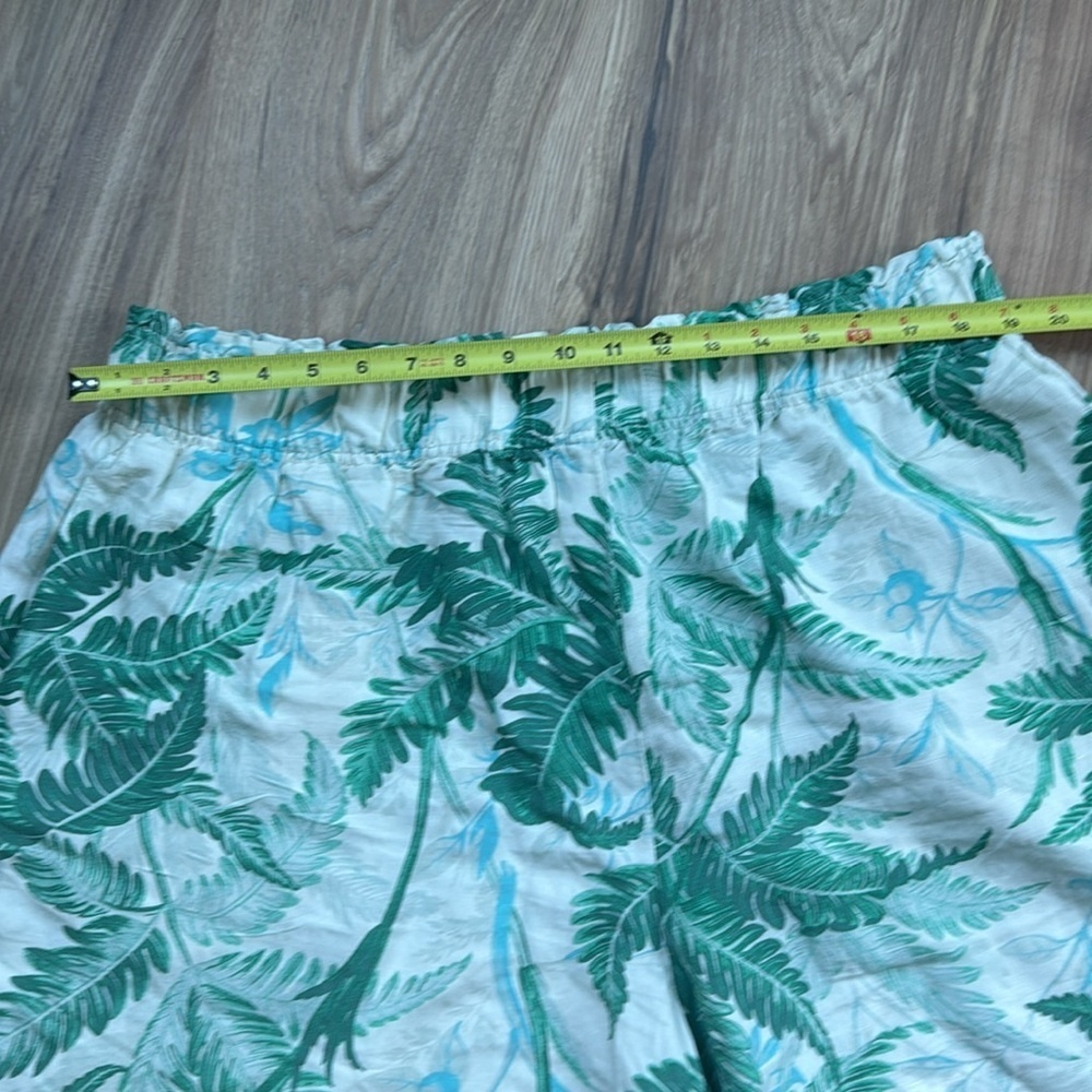 Black Halo Tropical Green Leaf Shorts - Picture 5 of 10